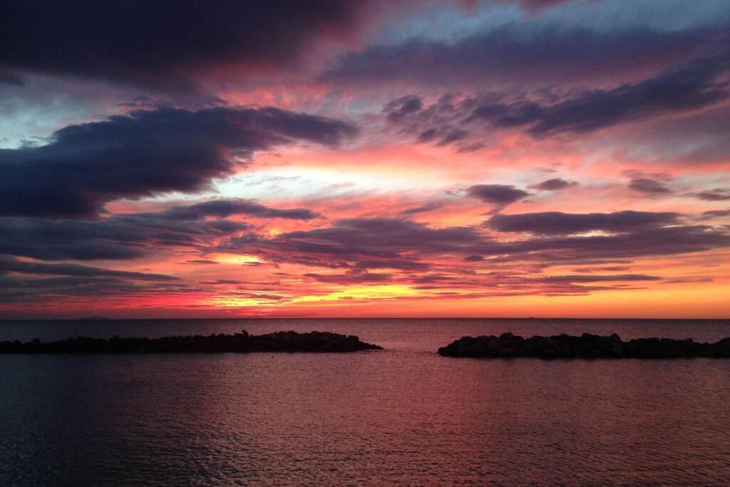 Bilocale Fronte Mare Apartment มารินาดิปิซา ภายนอก รูปภาพ